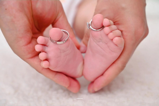 哪里可以供卵代生孩子怀孕肚子一边高一边低